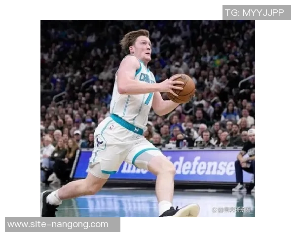 克尼佩尔高效发挥10中7三分5中3助力球队获胜贡献19分7板4助