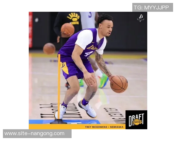 KD称约基奇传球能力超群其他球员无视篮筐也愿意传球