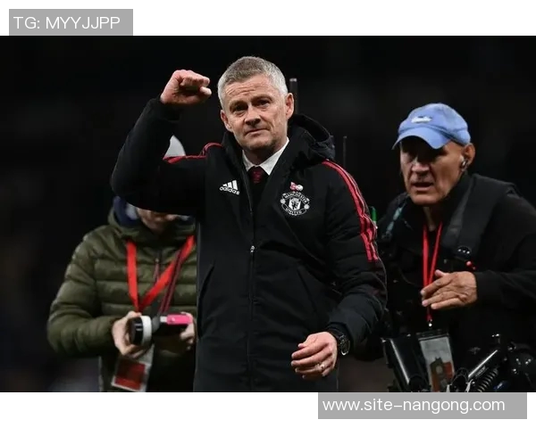 索帅幽默回应安切洛蒂调侃称曼联压力大工作不易 索帅幽默回应安切洛蒂调侃称曼联压力大工作不易