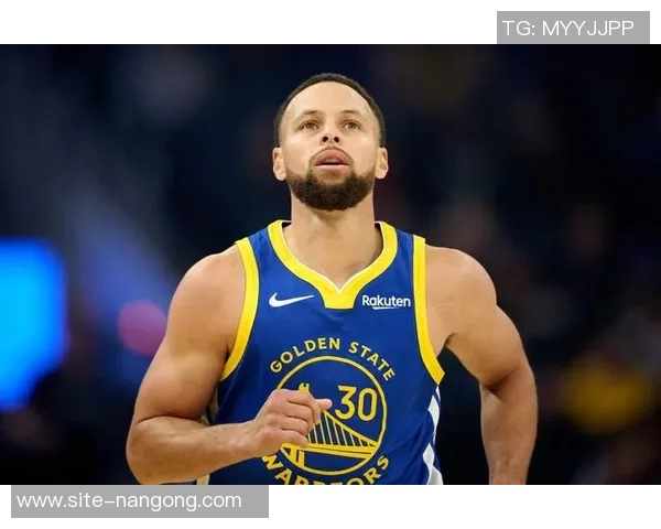 库里创造NBA历史连续20场至少命中2记三分的壮举 库里创造NBA历史连续20场至少命中2记三分的壮举