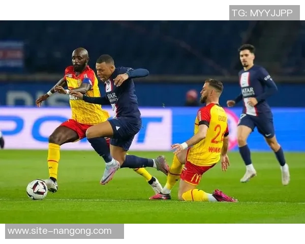 法甲赛季分析:朗斯主场迎战轻松拿下三分的精彩预测 法甲赛季分析:朗斯主场迎战轻松拿下三分的精彩预测