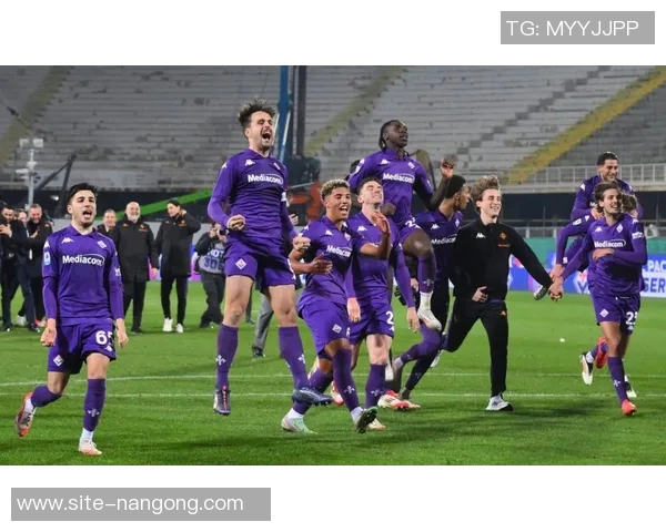 罗马与佛罗伦萨球迷在高速公路上发生激烈冲突警方介入调查事件真相